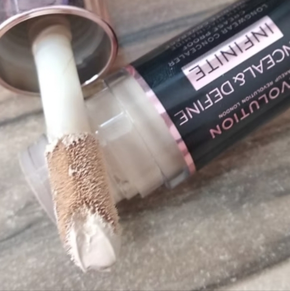 Revolution Conceal & Define Infinite Concealer 16hr Wear C3.5 New - Picture 5 of 5